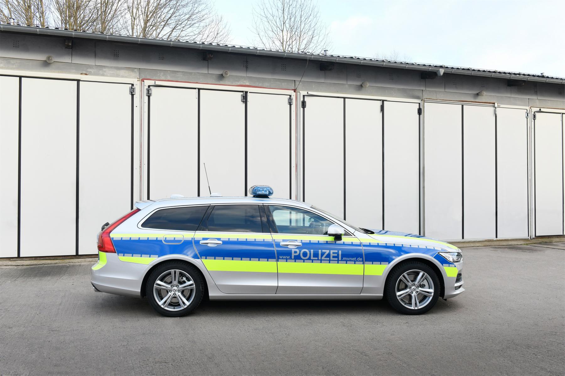 K1600 217506 Auf Streife im Volvo V90 Premium Kombi ab sofort als Polizeiauto im